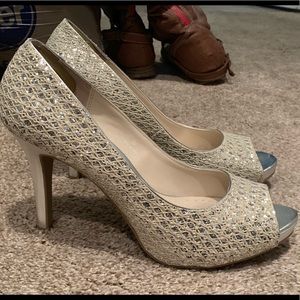 Audrey Brooke Off white/silver heels